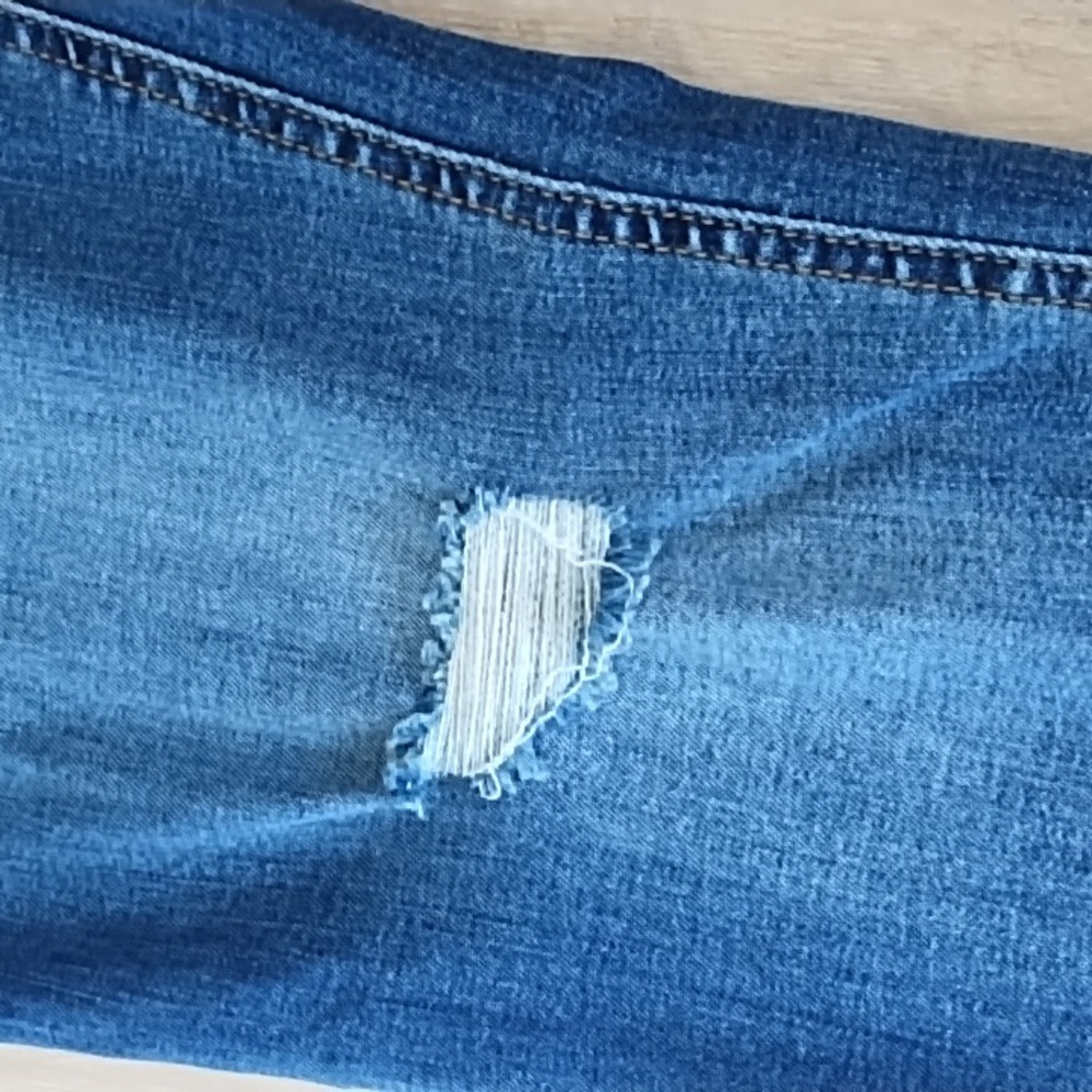 Stylish Distressed Blue Women's Skinny Jeans - Picture 5 of 6